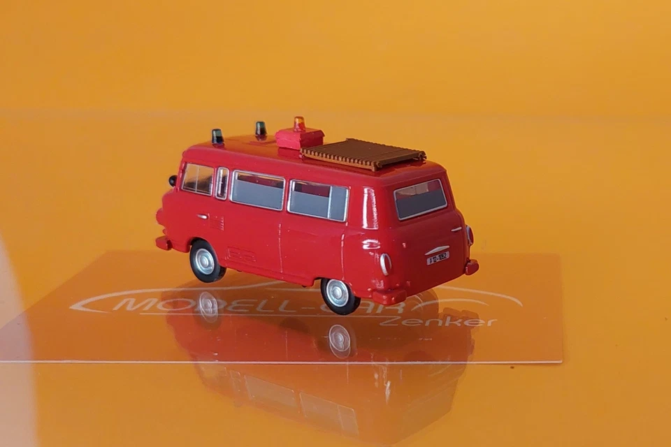 Brekina MCZ 03-426 IFA Barkas B1000 Ausrückedienstwagen ADW "Feuerwehr Dresden" - Bild 3 von 3