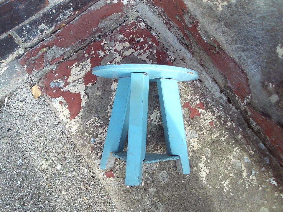 wooden three leg footstool 20 cm x 20 cm larry the lamb painted to top - Image 3 of 3