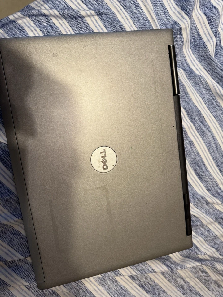 Dell Latitude D820 Laptop For Parts Doesn’t Turn On - Image 2 of 3