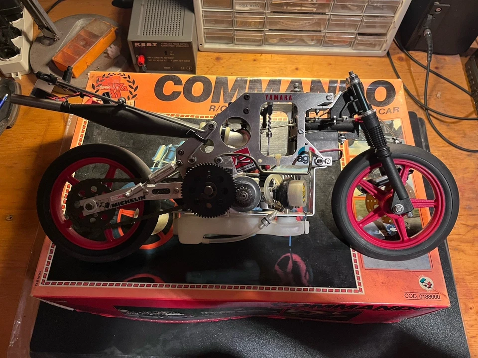 Vintage RC DWA 1/4 Motorcycle COMMANDO - Immagine 3 di 3