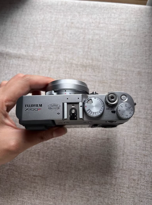 Fujifilm X100F Silver 24.3MP Digital Compact Cam Sleek Build High