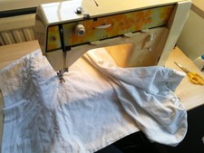 Vintage Singer Starlet 353 Portable Sewing Machine with  Foot Pedal and case