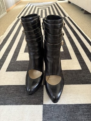 Authentic Vintage Oscar de la Renta Black Leather Boots. Size 39