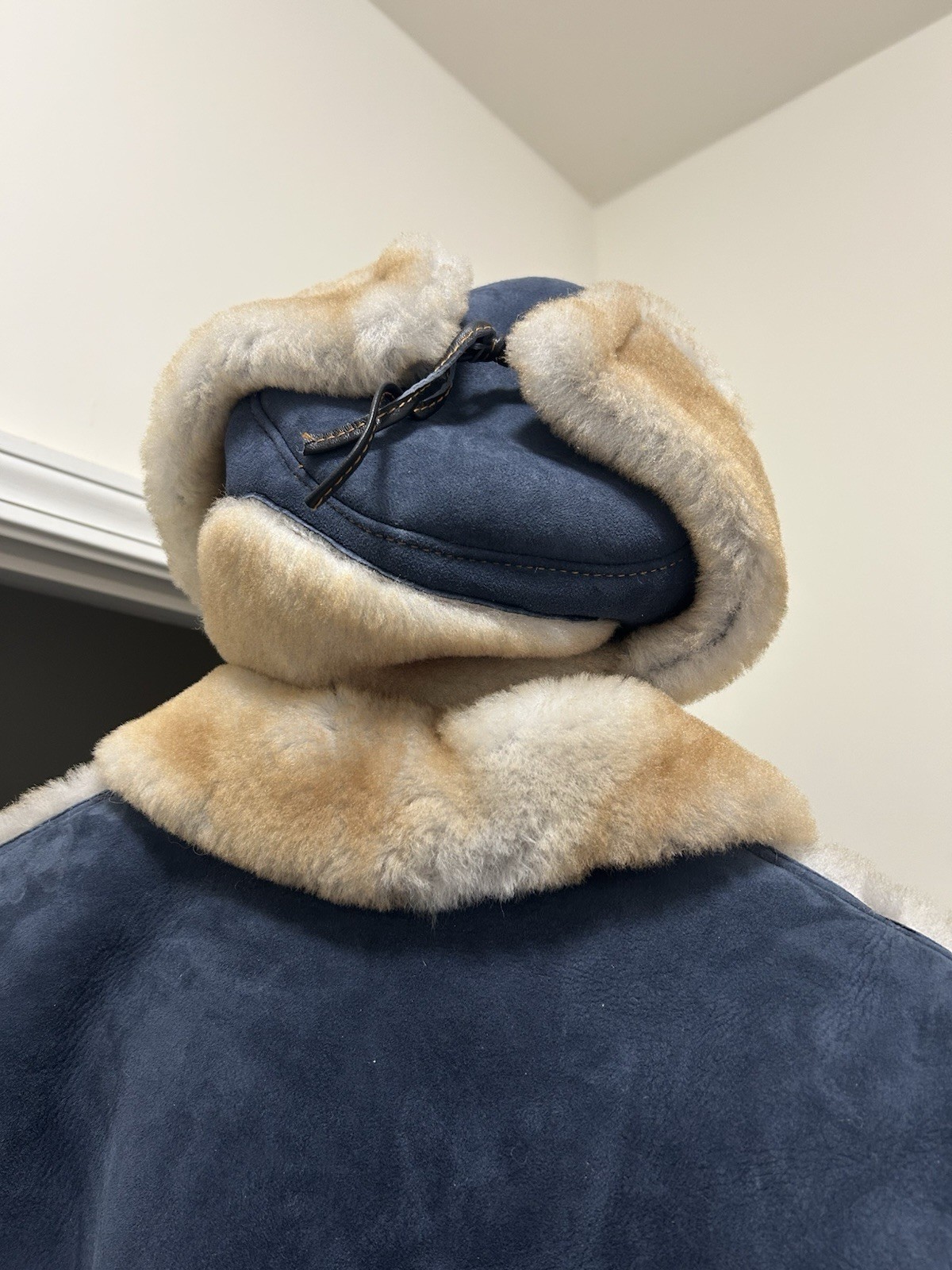 Chic Shearling Jacket With Matching Hat - image 2