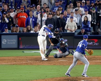freddie freeman los angeles dodgers 2025 world series 8x10 walk off