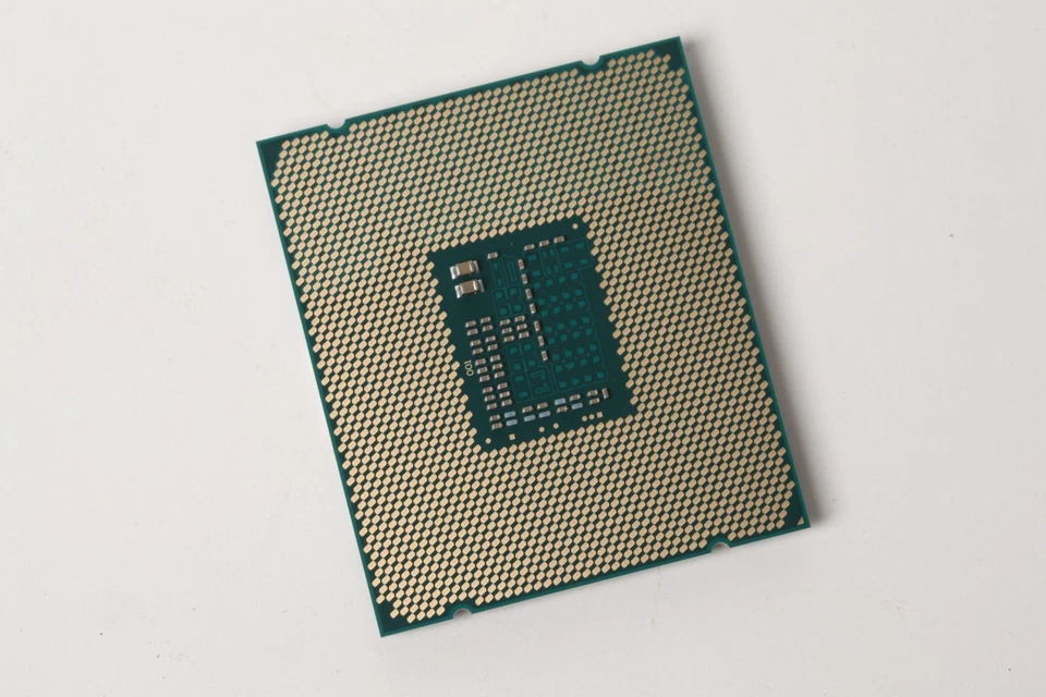 Intel Xeon E5-2608L V3 SR20B SR21P 2,0 GHz MALAY E4 Foto 2 de 2