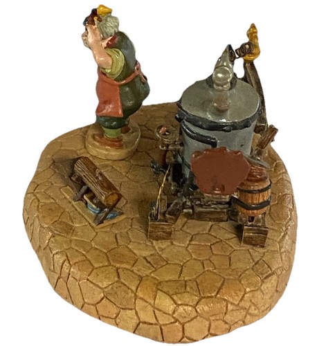 Disney GASTON'S TAVERN & MAURICE'S INVENTION from BEAUTY & THE BEAST Goebel 1994 - Picture 14 of 21