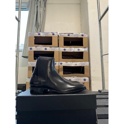 Saint Laurent Paris 458810 Type D Chelsea Leather Boots in Black