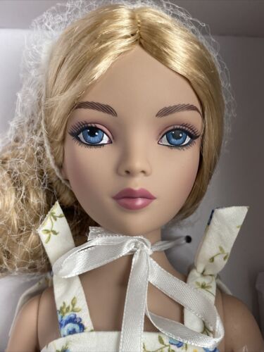 TONNER VDC VIRTUAL FASHION DOLL CONVENTION ELLOWYNE WILDE BABY DOLL BASIC BLONDE - Picture 1 of 12