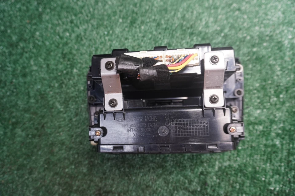 2006 2007 2008 HYUNDAI SONATA TEMPERATURE AC Control DASH BEZEL OEM 847423K000 - Image 4 of 4