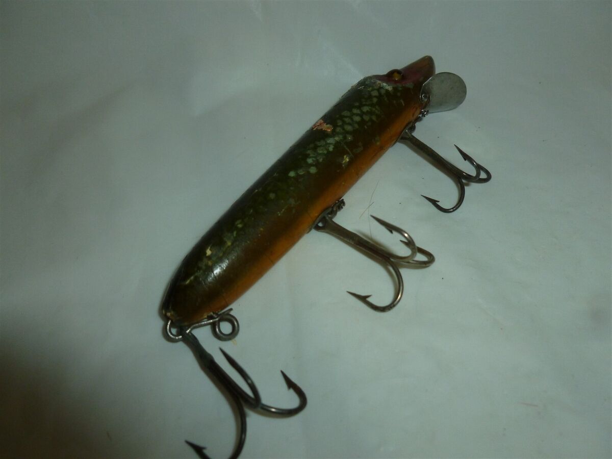 Vintage 4-1/2 Inch Wood w/ Glass Eyes Heddon Vamp Fishing Vintage 4-1/2 Inch Wood w/ Glass Eyes Heddon Vamp Fishing