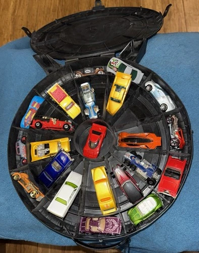 Hot Wheels Redline And Black Wall Lot of 24 with Vintage Case Most From The 70’s