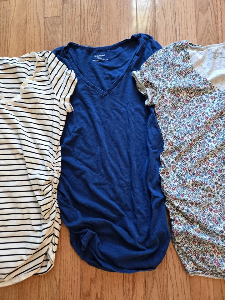 Womens Bundle of 3 Motherhood Maternity size small tops - Image 4 of 4