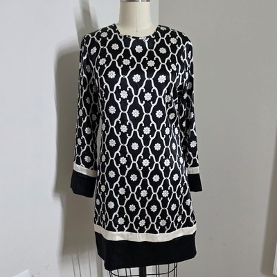 Bebe XS Y2K Black White Geometric Logo Print 96% Silk Shift Dress Long Sleeve