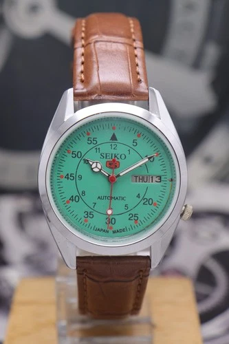 Vintage Seiko 5 Day&Date  Automatic Japan Movement No. 7009  Mens Wrist Watch.