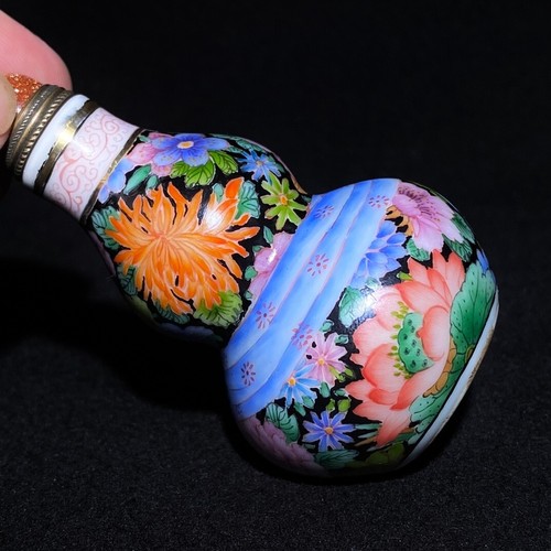 Old porcelain pastel manual painting hundred flowers gourd shape snuff bottle - Picture 7 of 9