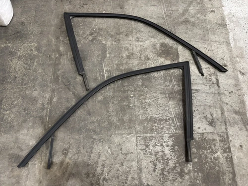 VW Passat B4 Variant Satin Black Pair Front LH RH Window Aperture Seal Outer OEM