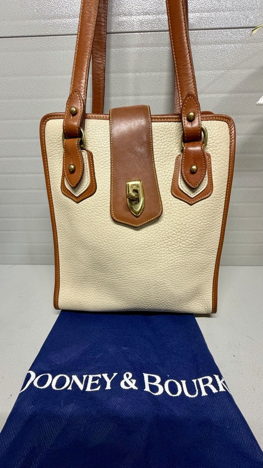 Vintg. “RARE” 80’s Dooney and Bourke Calico Cream AWL Square Shoulder Bag-Cute! image 9
