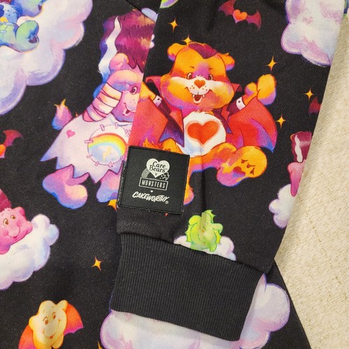 Sudadera Cakeworthy Care Bears x Universal Monsters Unisex Cuello Redondo Talla XL - Imagen 4 de 14
