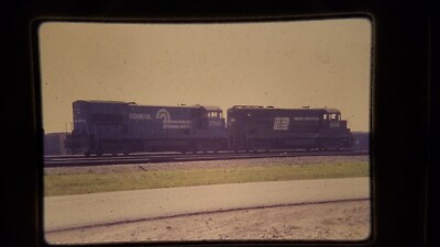 XTU19 35MM Train Slide ENGINE LOCOMOTIVE RR 2504 CONRAIL 1978