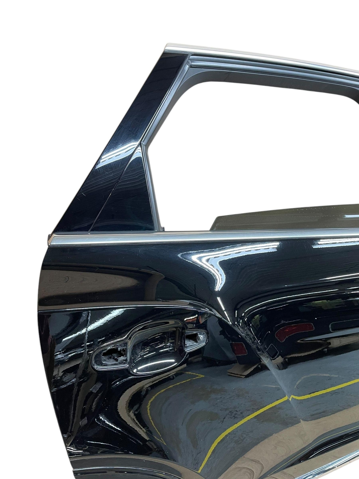 2016-2020 BENTLEY BENTAYGA REAR RIGHT SIDE DOOR W/ WINDOW GLASS W/O HANDLE
