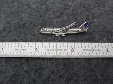 UNITED AIRLINES  /  UAL BOEING 747-400 PIN.