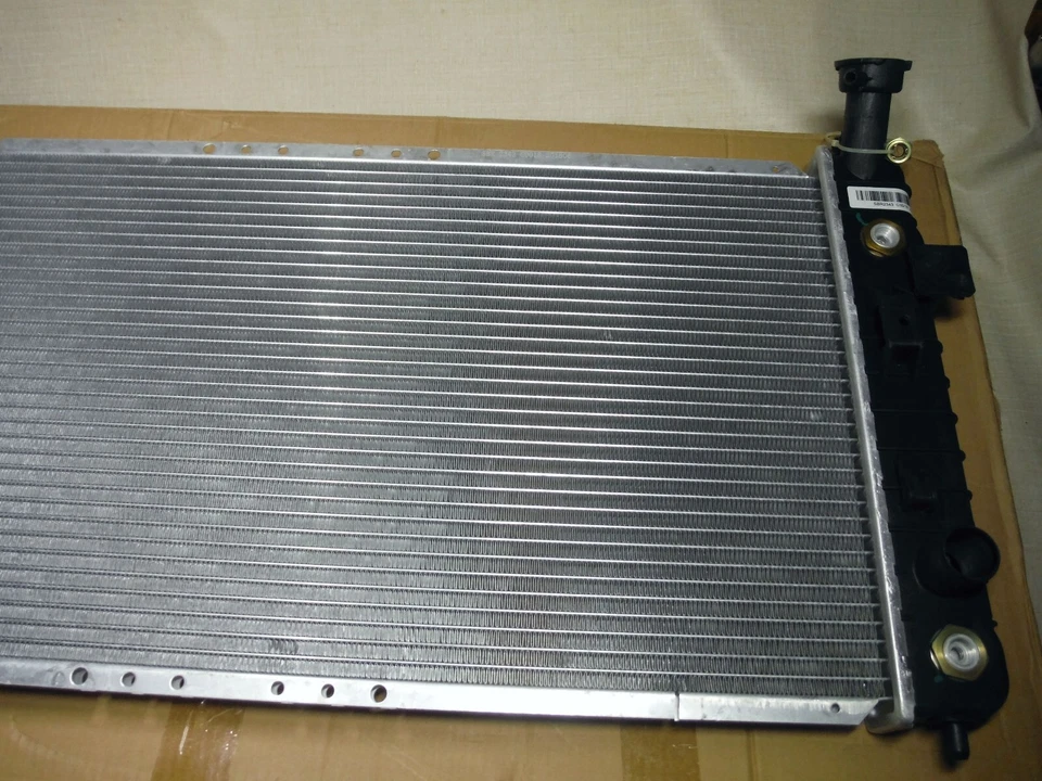 RADIADOR SUNBELT SBR2343 2000-2003 CHEVROLET IMPALA BUICK CENTURY 3,4 L 3,8 L NOB Foto 3 de 4