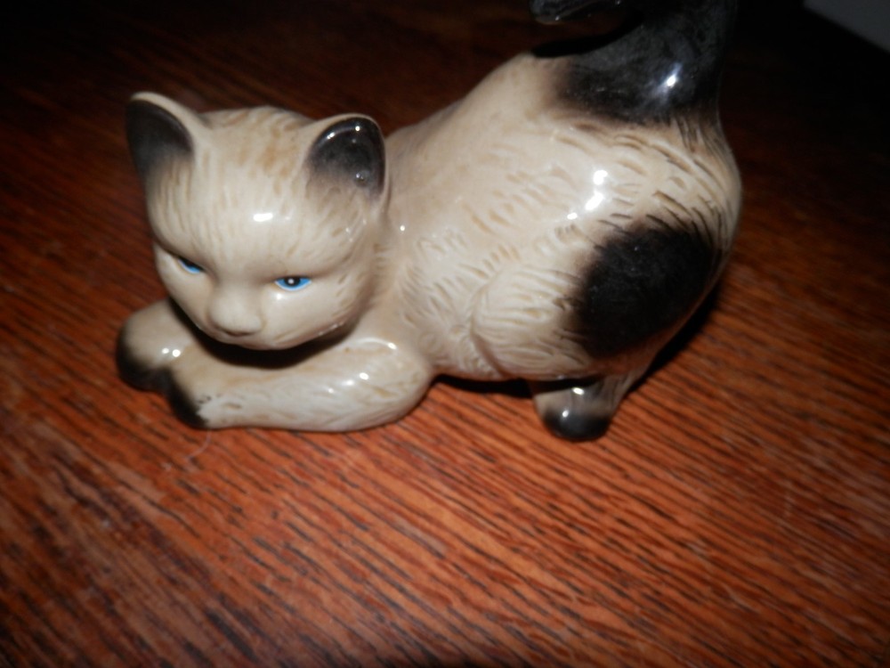 Vintage Porcelain Cat Collectible Handcrafted in MS Brazil