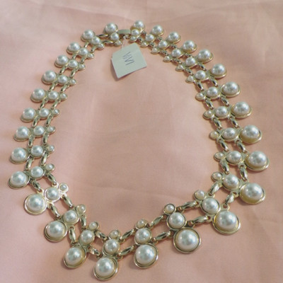 ViVI  Pretty in Pearl Necklace Cookie Lee NWT $38  Gold Enamel Folder Clasp 22''