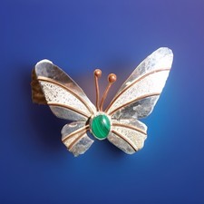 Sterling silver lapel pin with malachite cabochon stone.