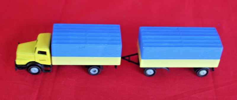 Truck & Trailer with Blue Canvas Frame Over Low Hopper Beds - HO Scale
