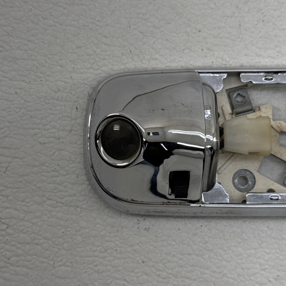 Ford F-150 F-250 F-350 Bronco 1980-1996 luz domo cromada OEM sin lente Foto 4 de 4