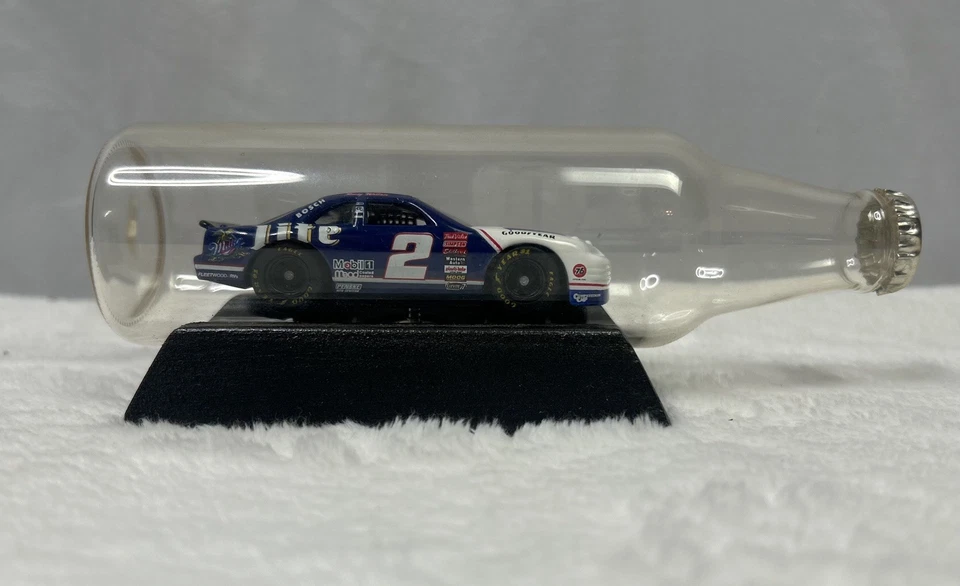 Matchbox #2 1997 Rusty Wallace Ford Thunderbird Miller Lite botella de vidrio, 1/64 Foto 2 de 4