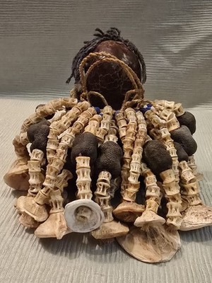 Traditionelle afrikanische Voodoo-Figur   Handarbeit, Naturmaterialien, ca. 16cm