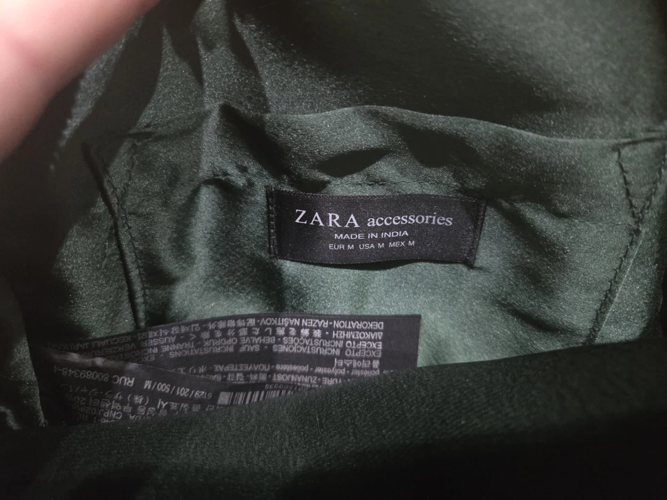 Precioso bolso vintage de Zara. Terciopelo verde. Bordado a mano. Nuevo sin etiquetas Foto 3 de 4