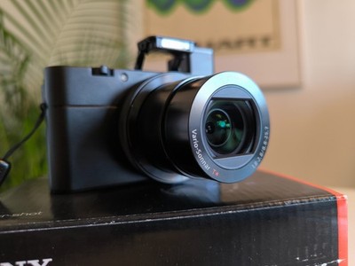 SONY RX100 V 20,1 MP with Zeiss lens compact camera (RX100M5A) DSC-RX100 VA