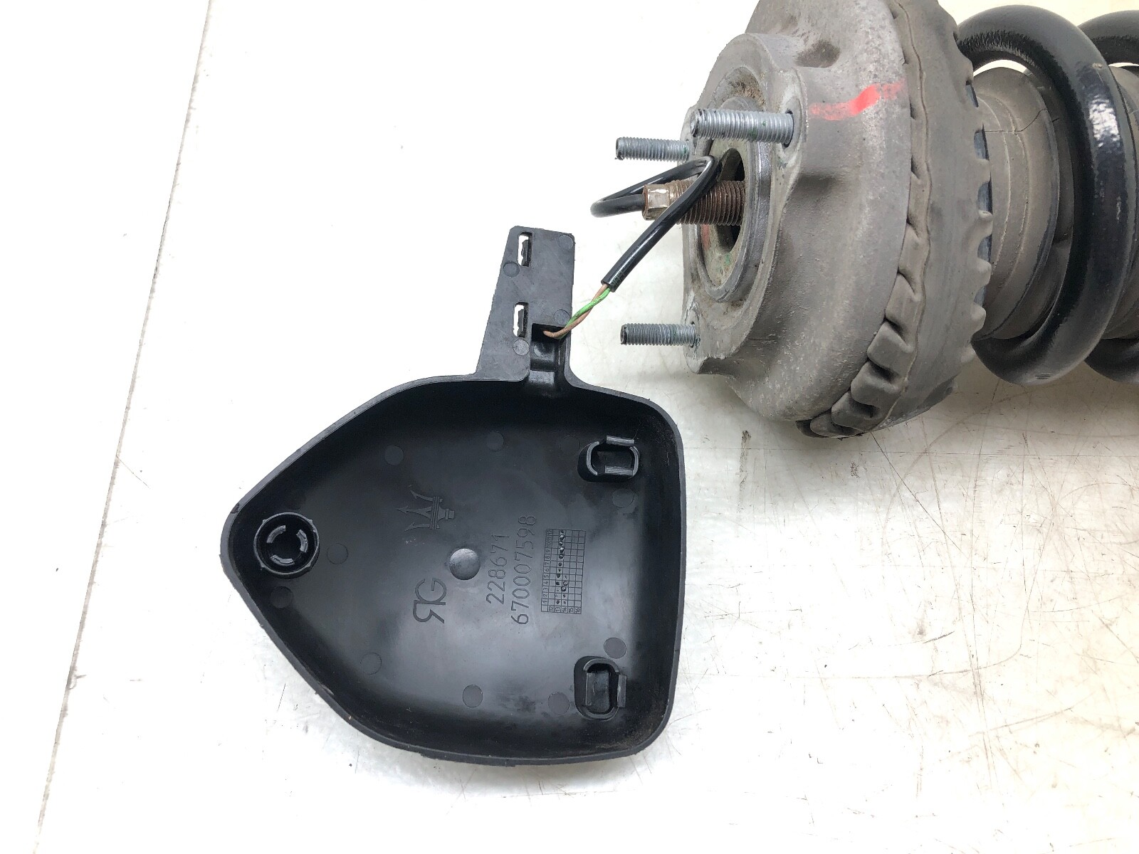 2014-2020 MASERATI QUATTROPORTE AWD LEFT DRIVER FRONT SHOCK STRUT ABSORBER OEM.