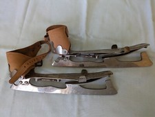 ca. 1890 ANTIQUE BARNEY  BERRY ICE SKATES Springfield, MA METAL w LEATHER STRAP