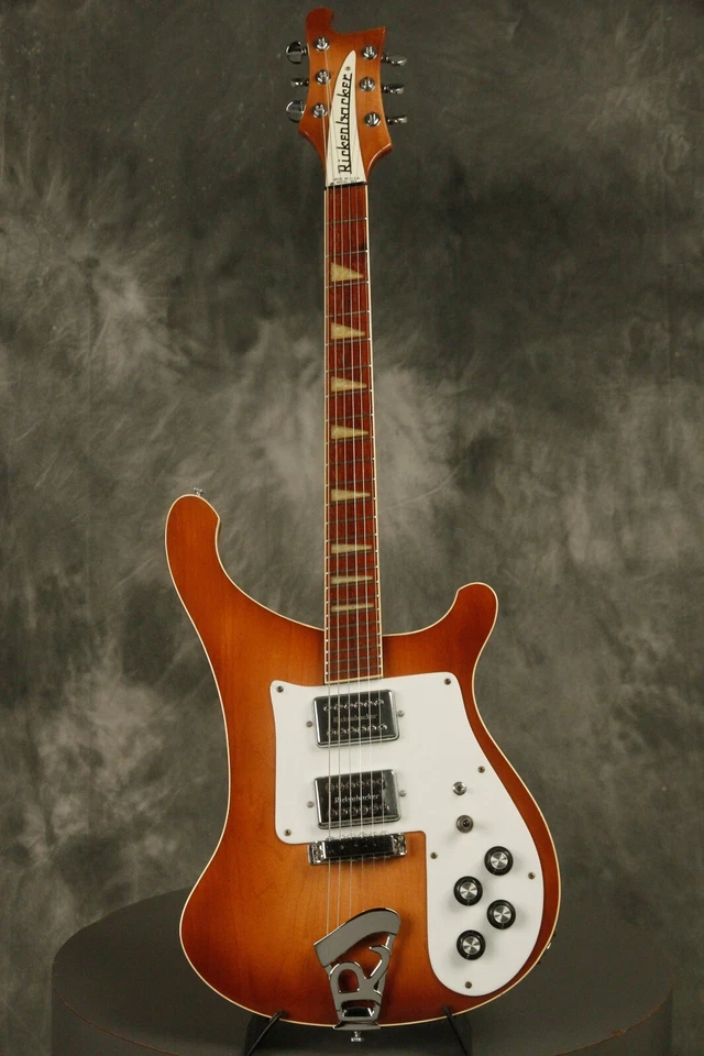 Rickenbacker 481 1979 traste inclinado nogal Foto 2 de 4
