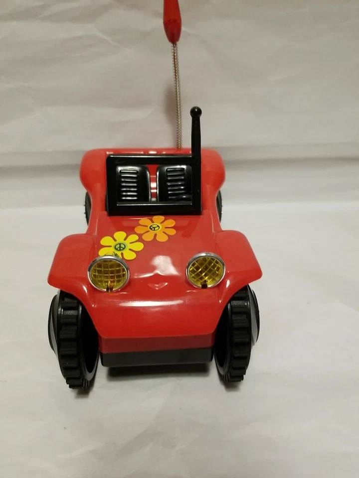 Rojo Convertible Love Bug Flower Power Coche Mecánico 7" x 4" Vehículo Juguete Foto 2 de 4