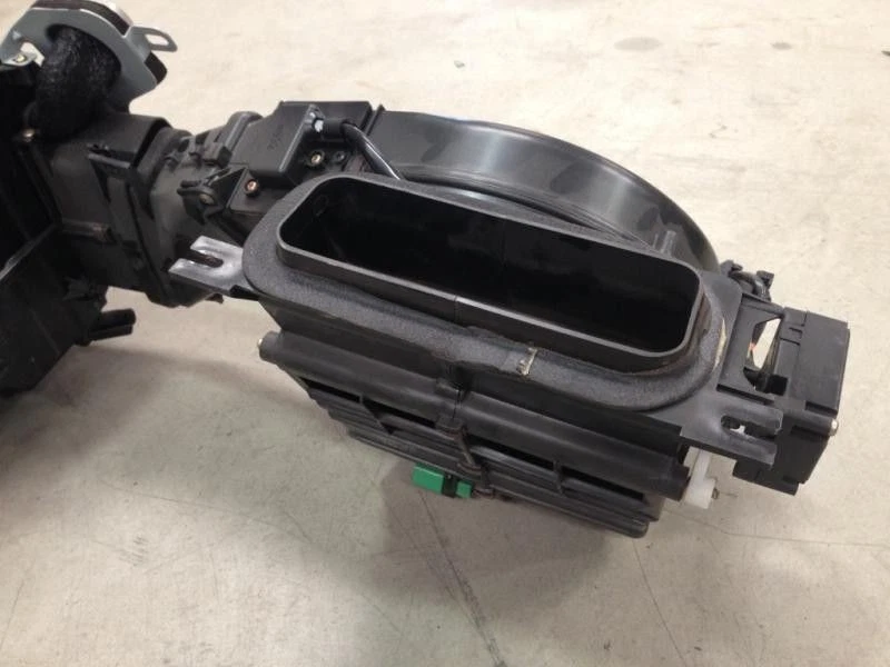 97 98 99 00 01 02 03 04 05 06 JAGUAR XK8 AC evaporador y carcasa como se muestra Foto 3 de 4