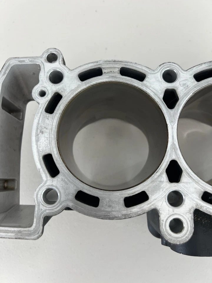 13-17 2013-2017 TRIUMPH DAYTONA 675 R MOTOR EXTREMO SUPERIOR CILINDRO PARED OEM T1160977 Foto 3 de 4