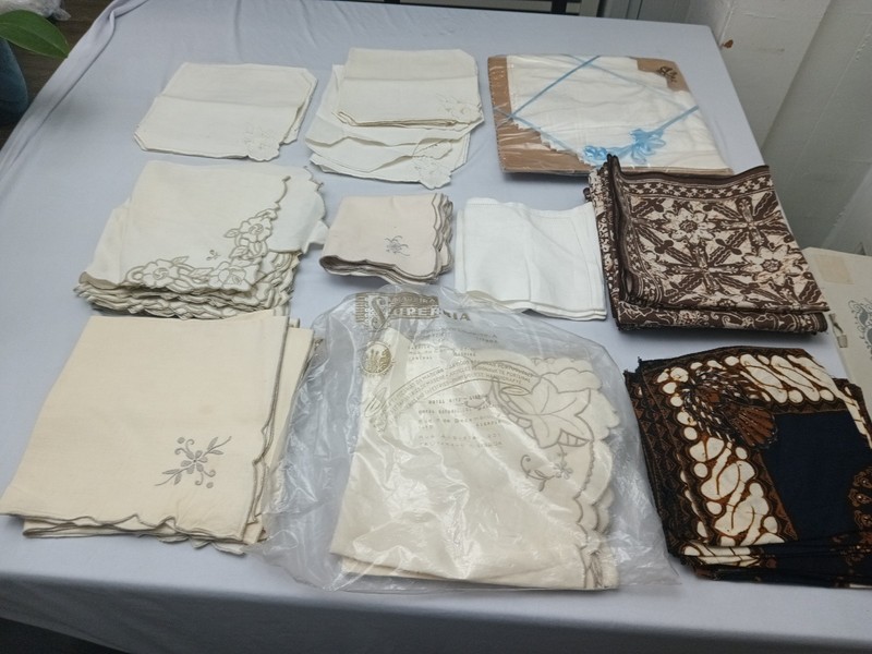 lot of Vintage Linen Embroidered Napkins plus others