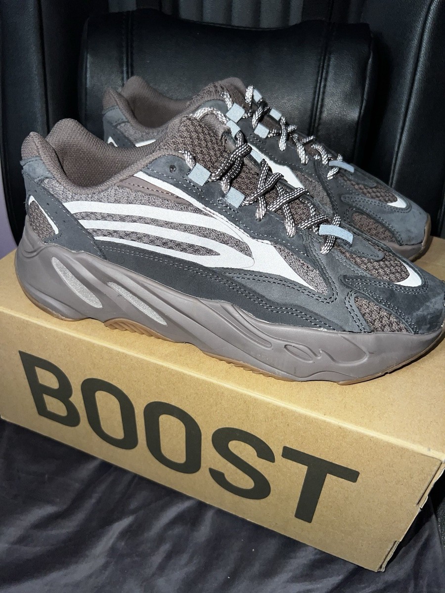 Yeezy 700 V2 Mauve Size UK
