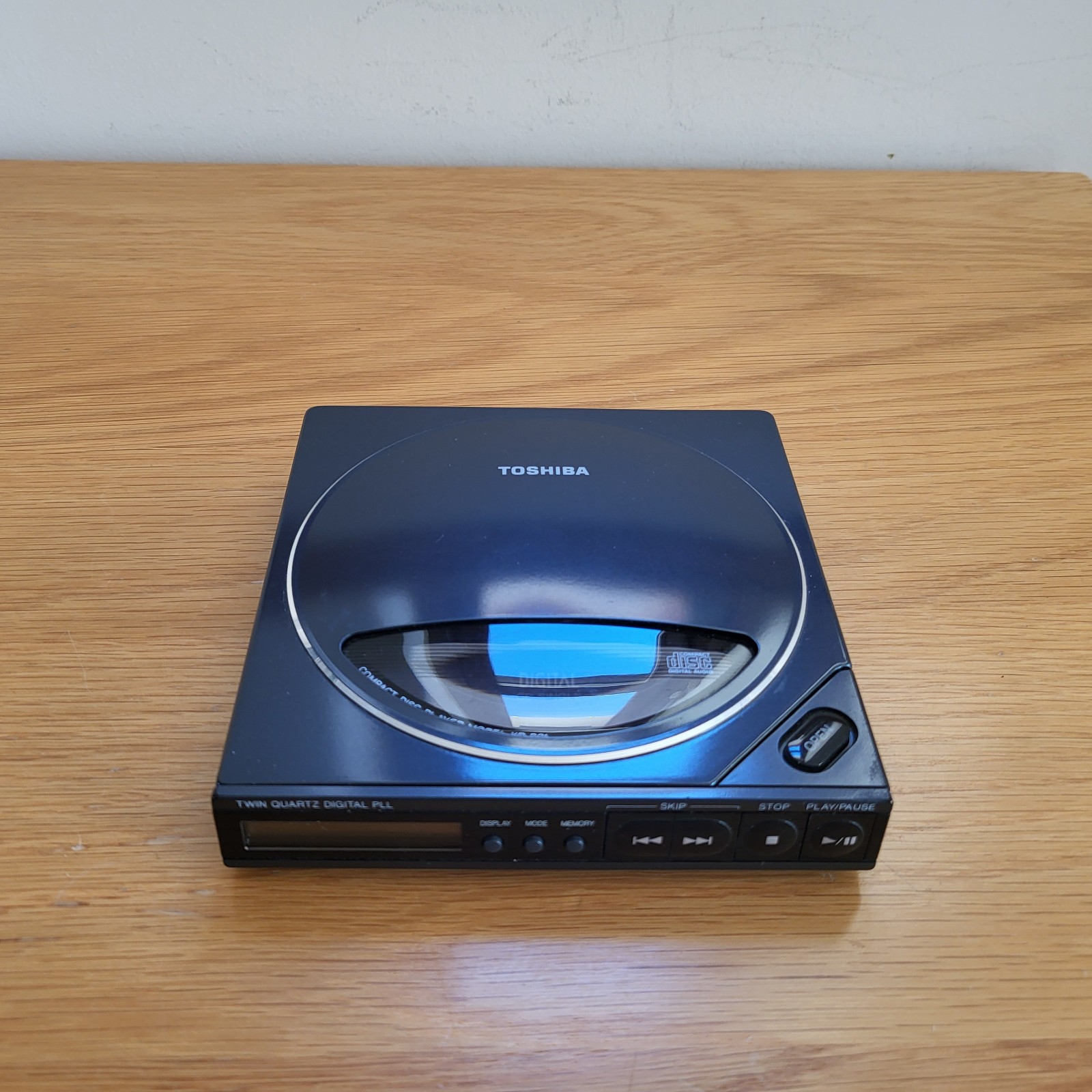 Toshiba XR-P21 Portable CD Player - Vintage Retro Audio - Premium Metal Case -