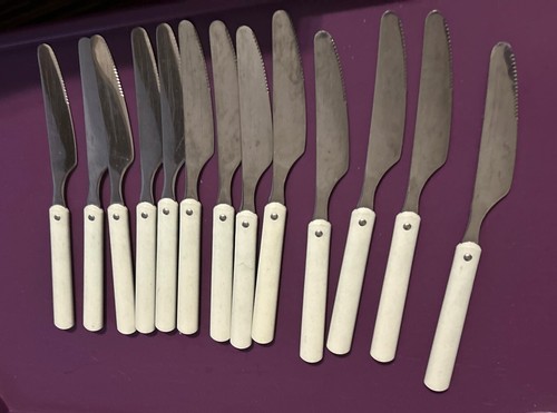 12 HACKMAN Finland 8 3/4" Serrated Dinner Knife Knives White Handles Modern