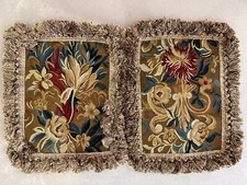 Coppia di pregiati cuscini stile Aubusson in seta e lana intrecciati a mano