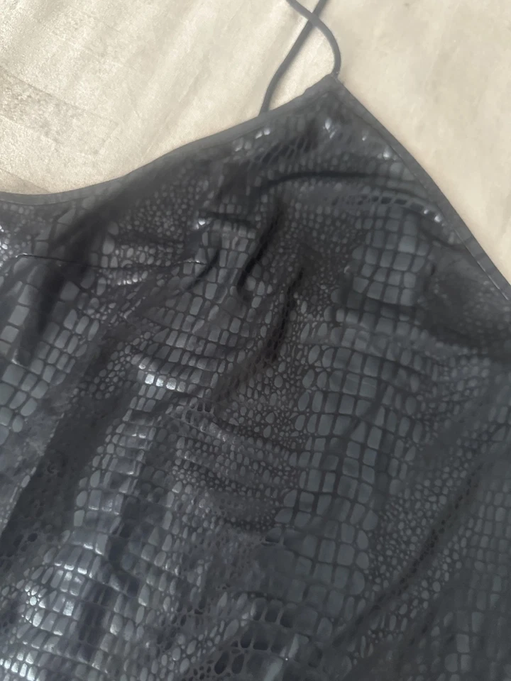 Body Shein Curve para mujer 5XL negro imitación cuero piel de serpiente cuello en V talla grande Foto 3 de 4