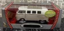 1:18 Road Signature Collection 1962 VW Microbus W/working Sunroof