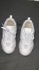 white trainer size 5 for women's